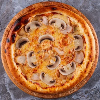 Пицца с курицей и грибами